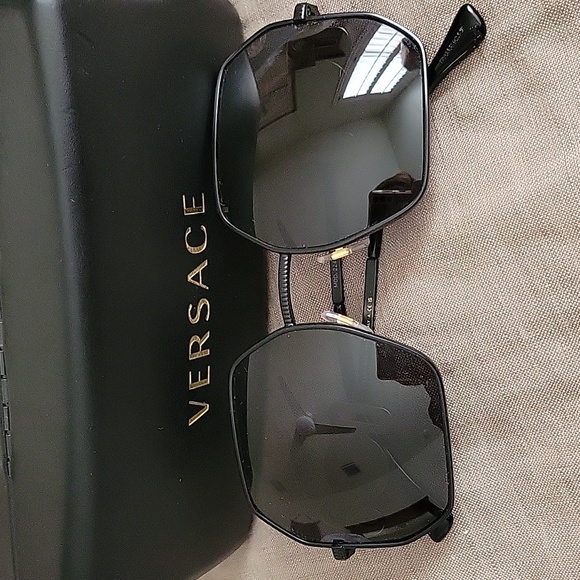 Versace Ve2248 55mm Hexagonal Sunglasses, Medusa Temple Hardware,  Matte Blk - Picture 7 of 13
